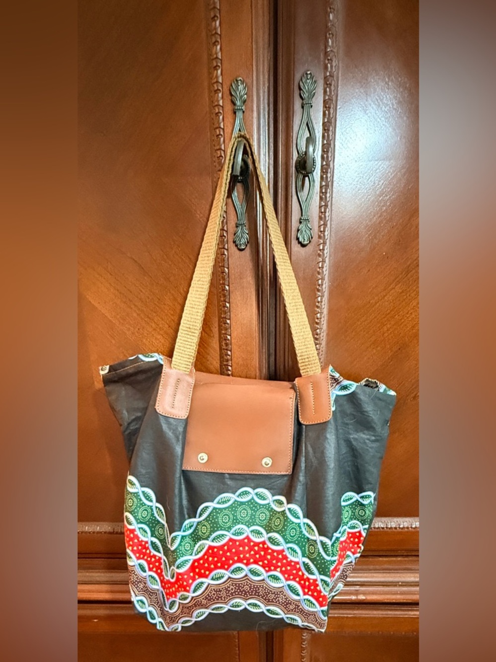 Lulea NWOT Made in Kenya
Leather Globally inspired
Foldable Tote boho/hobo vibes - Picture 3 of 8